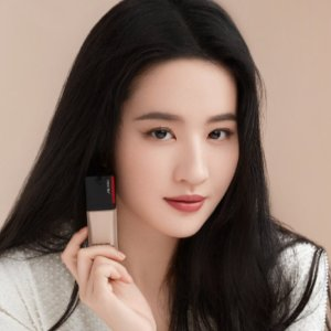 Shiseido SYNCHRO SKIN RADIANT LIFTING Foundation SPF 30