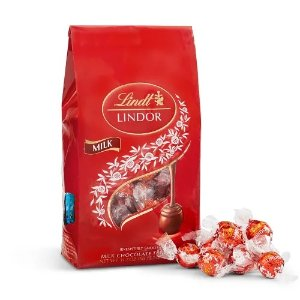 Lindt Milk Chocolate LINDOR Truffles 75-pc Bag (31.7 oz)