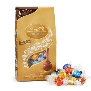 Lindt Ultimate 8-Flavor Assortment LINDOR Truffles 75-pc Bag (31.7 oz)
